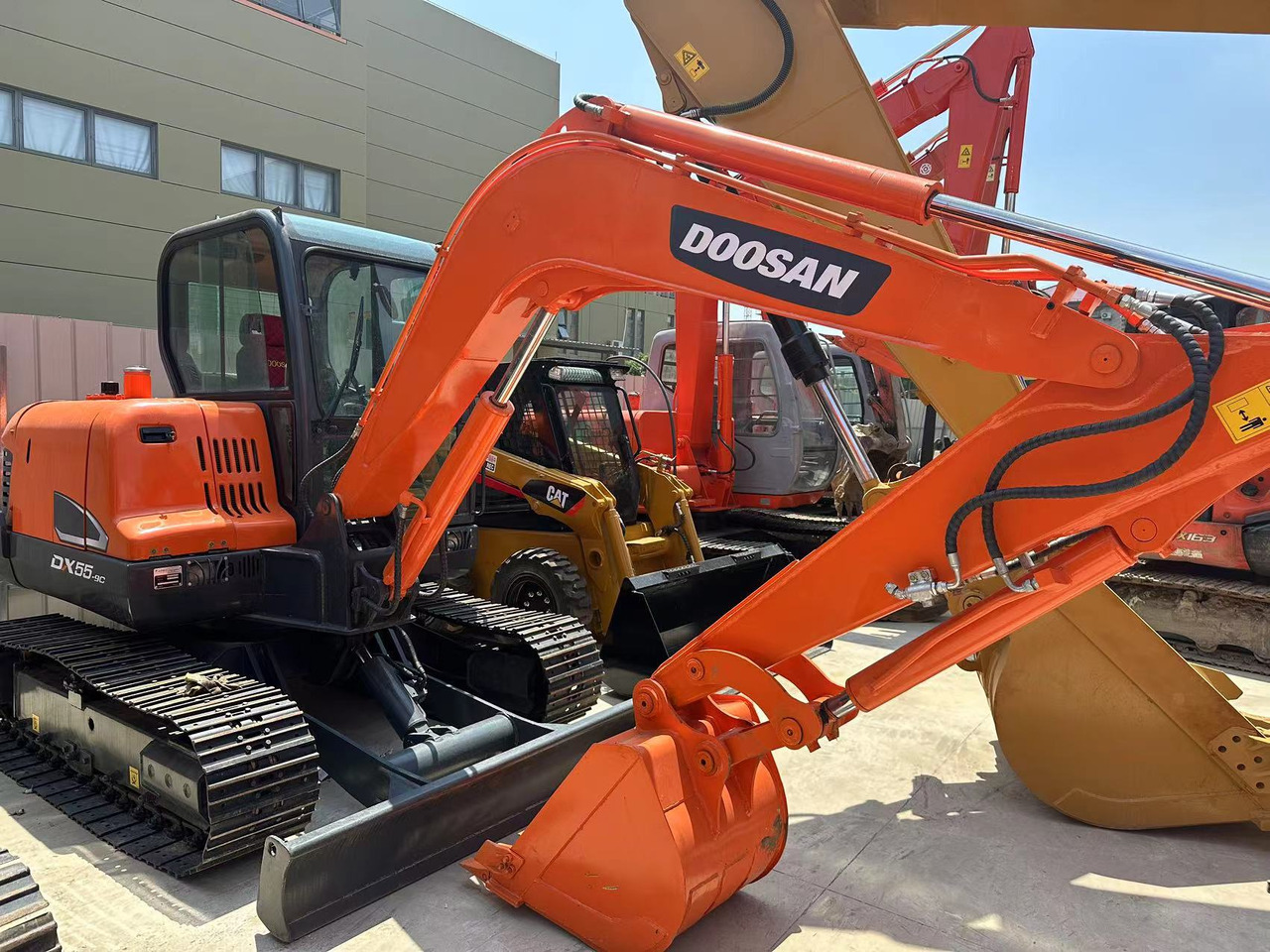 DOOSAN DX55-9C - 크롤러 굴삭기 : 사진 1 DOOSAN DX55-9C - 크롤러 굴삭기 : 사진 1