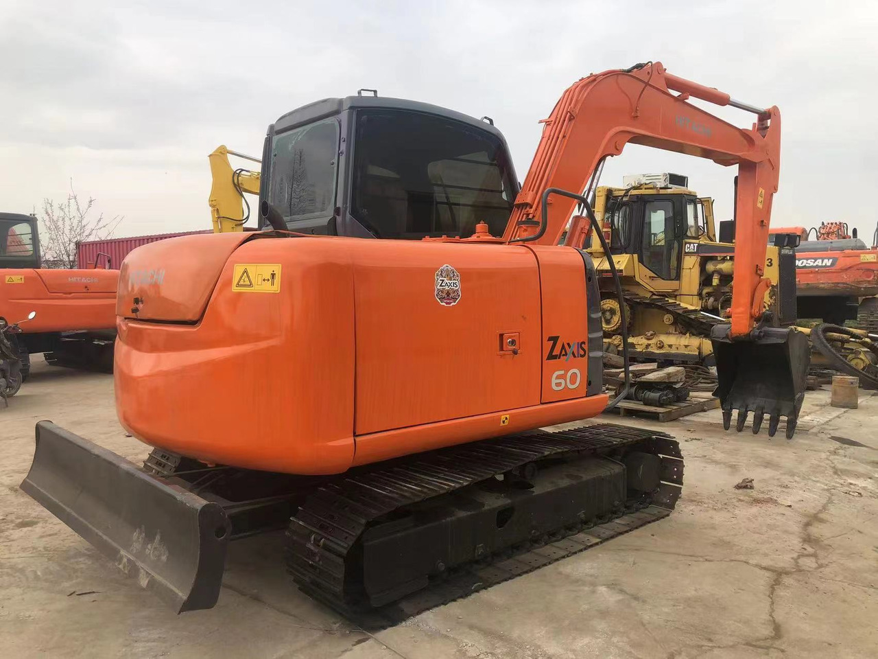 HITACHI ZX60 - 크롤러 굴삭기 : 사진 2 HITACHI ZX60 - 크롤러 굴삭기 : 사진 2