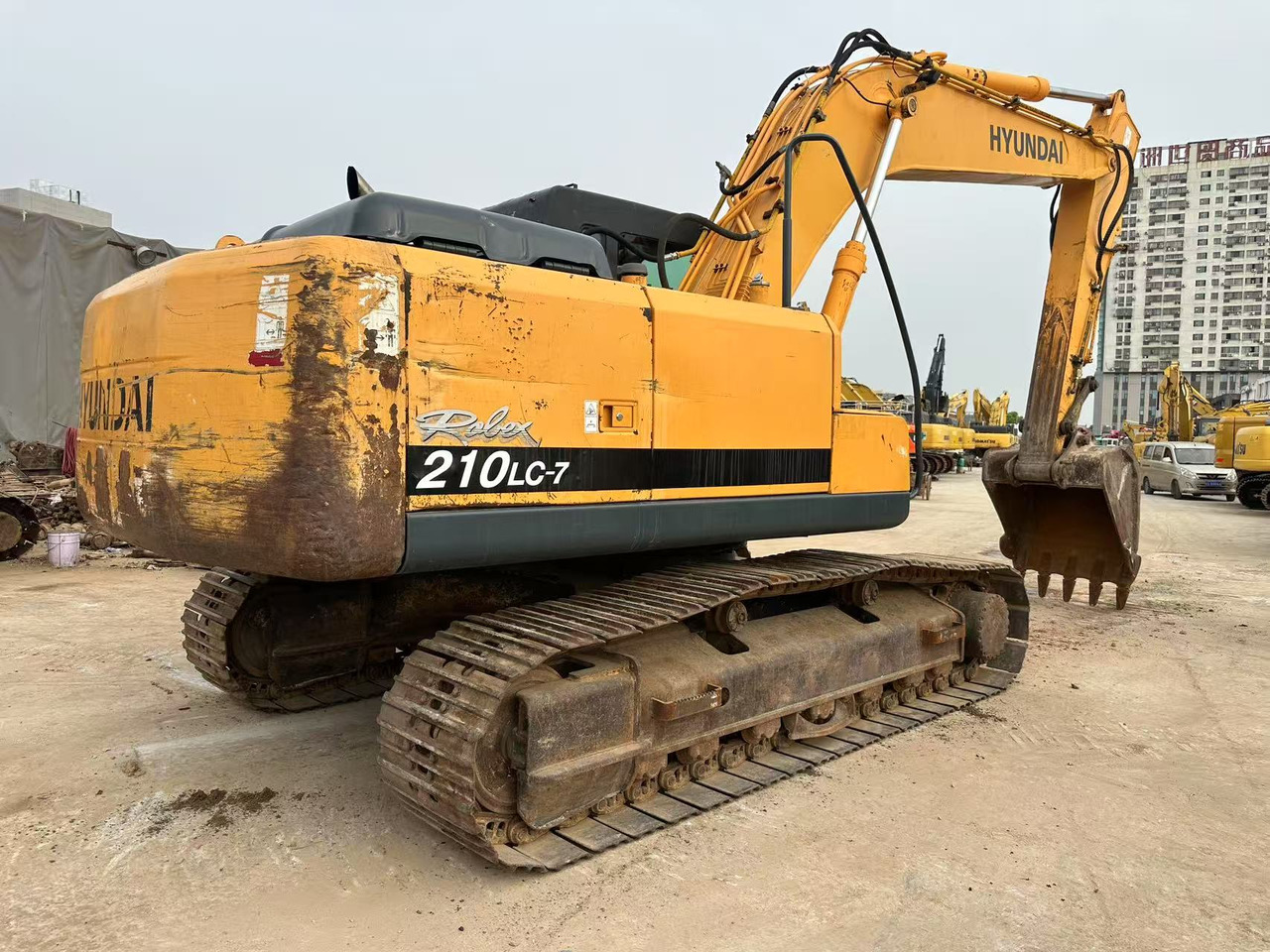 HYUNDAI R210LC-7 - 크롤러 굴삭기 : 사진 3 HYUNDAI R210LC-7 - 크롤러 굴삭기 : 사진 3