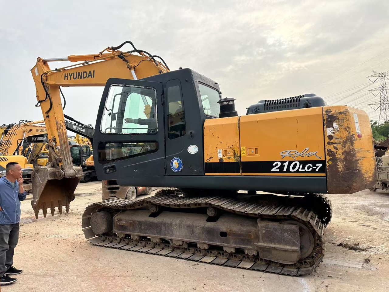 HYUNDAI R210LC-7 - 크롤러 굴삭기 : 사진 4 HYUNDAI R210LC-7 - 크롤러 굴삭기 : 사진 4