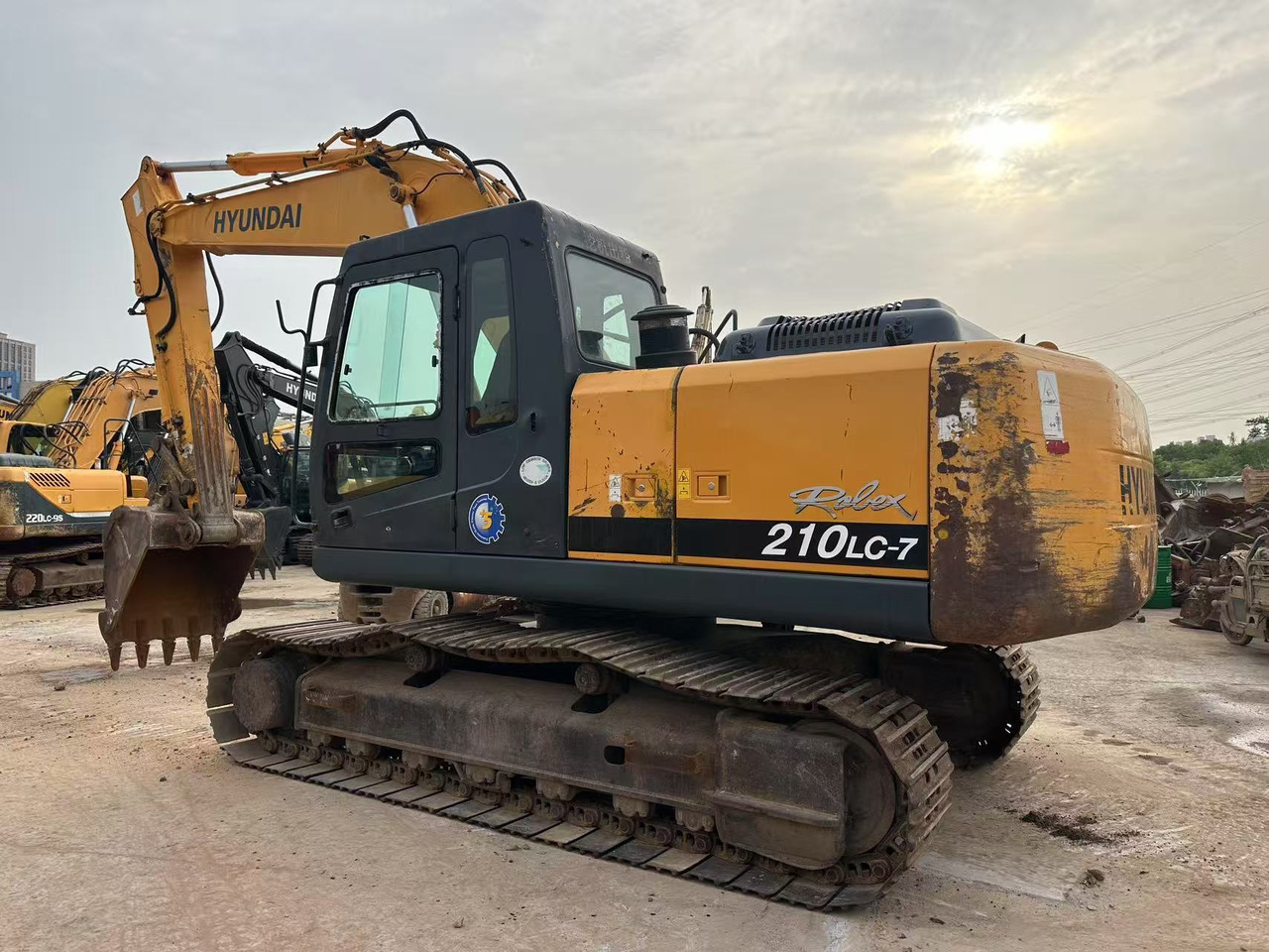 HYUNDAI R210LC-7 - 크롤러 굴삭기 : 사진 1 HYUNDAI R210LC-7 - 크롤러 굴삭기 : 사진 1