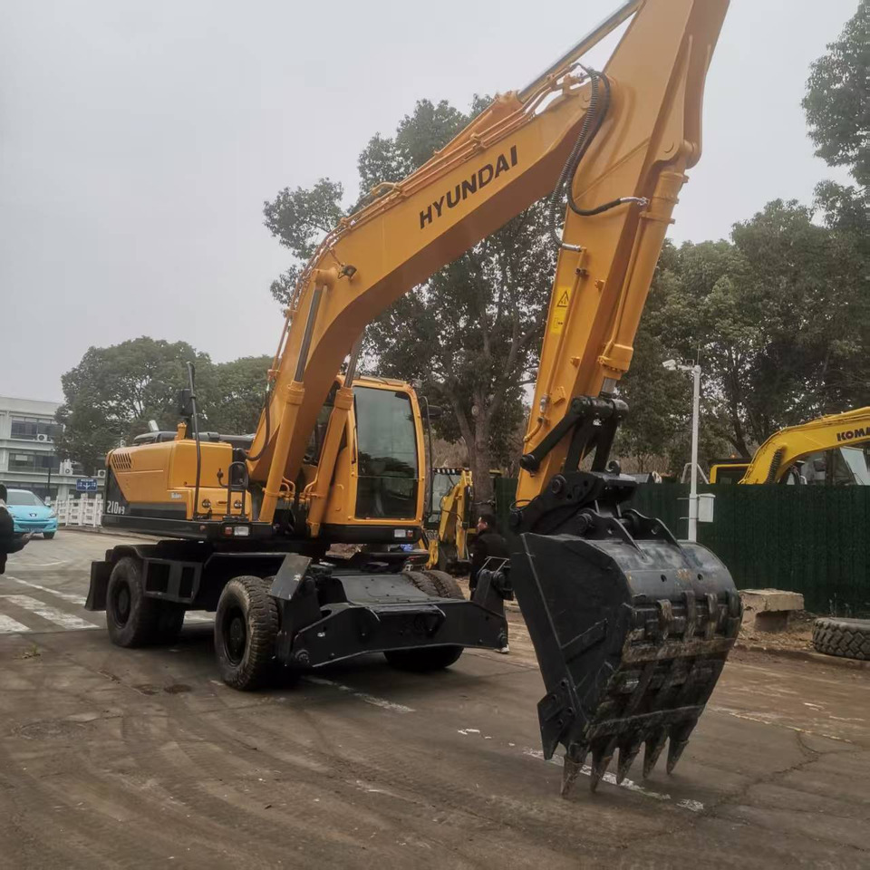 HYUNDAI R210W-9 - 휠 굴삭기 : 사진 3 HYUNDAI R210W-9 - 휠 굴삭기 : 사진 3