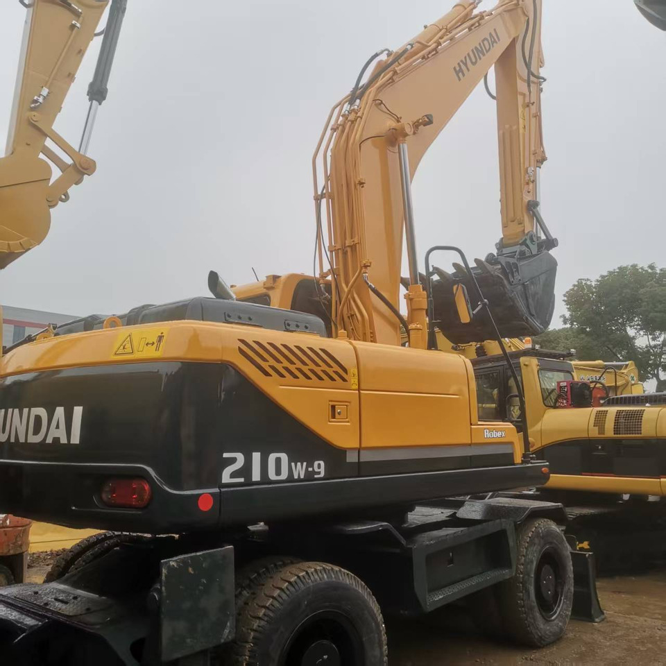 HYUNDAI R210W-9 - 휠 굴삭기 : 사진 5 HYUNDAI R210W-9 - 휠 굴삭기 : 사진 5