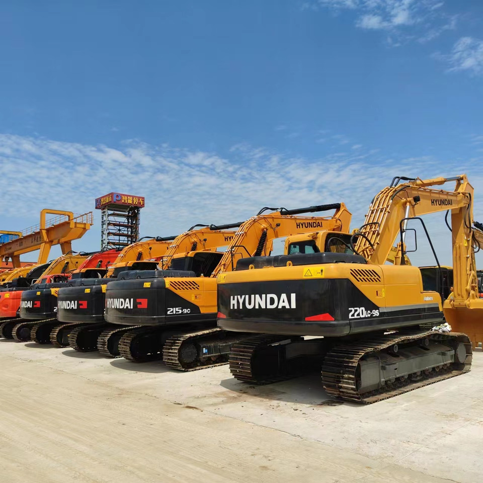 HYUNDAI R215-9T - 크롤러 굴삭기 : 사진 2 HYUNDAI R215-9T - 크롤러 굴삭기 : 사진 2