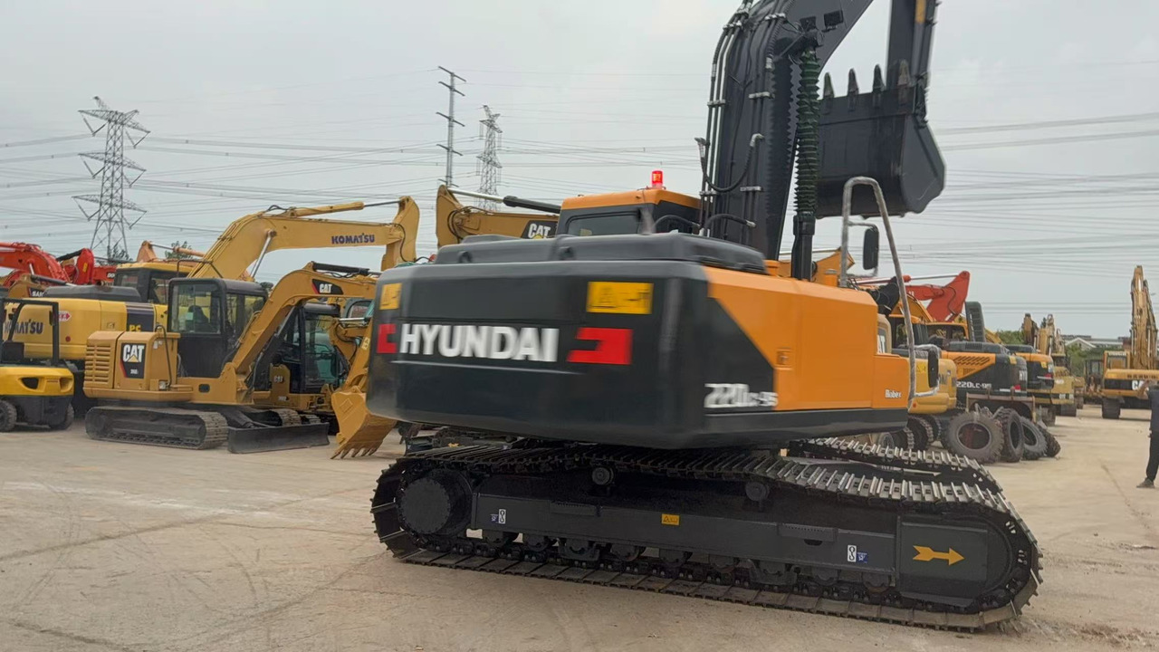 HYUNDAI R220LC-9S - 크롤러 굴삭기 : 사진 4 HYUNDAI R220LC-9S - 크롤러 굴삭기 : 사진 4