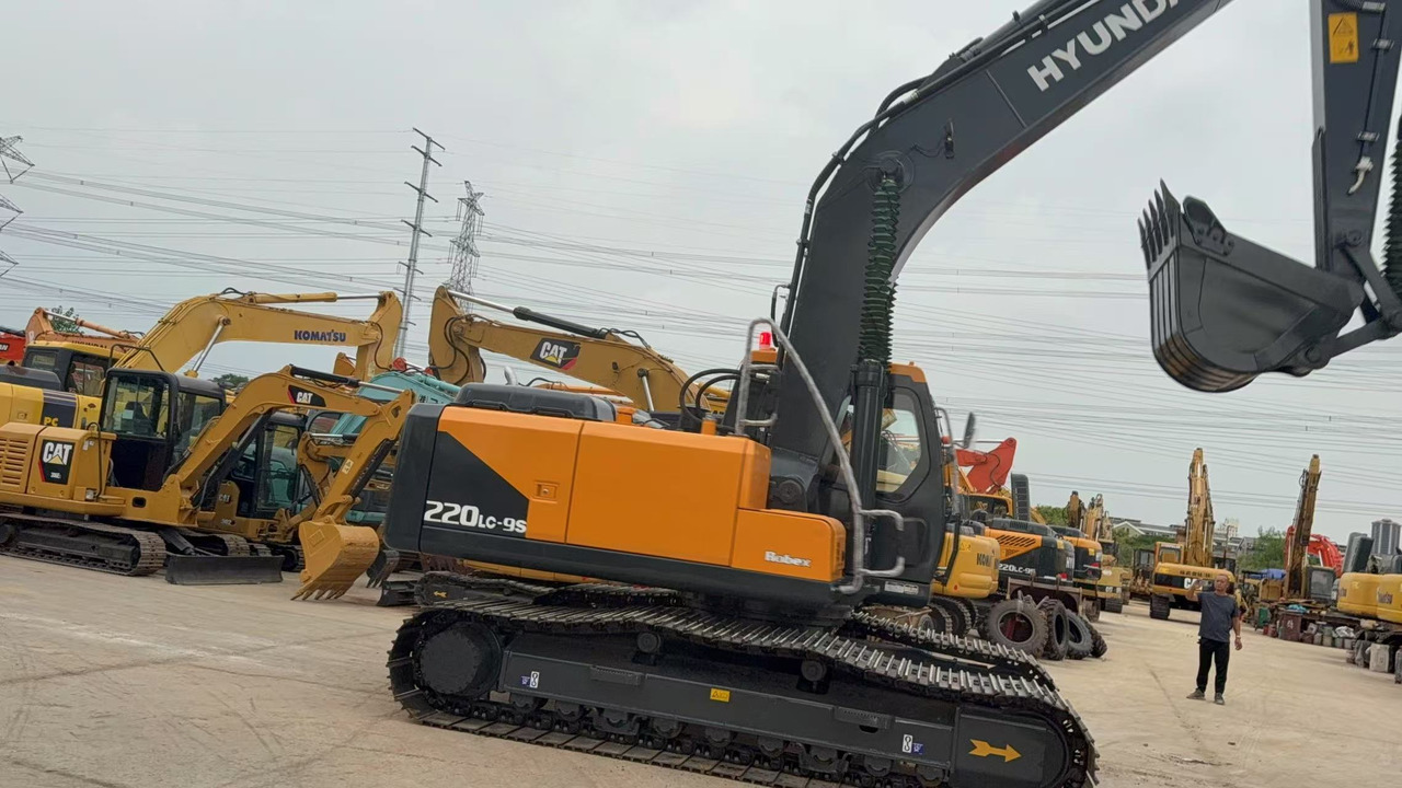 HYUNDAI R220LC-9S - 크롤러 굴삭기 : 사진 2 HYUNDAI R220LC-9S - 크롤러 굴삭기 : 사진 2