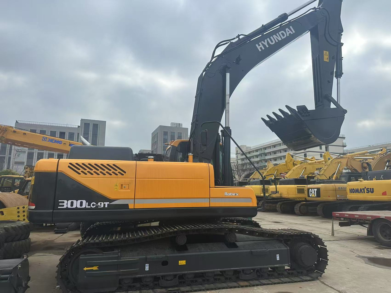 HYUNDAI R300LC-9T - 크롤러 굴삭기 : 사진 1 HYUNDAI R300LC-9T - 크롤러 굴삭기 : 사진 1