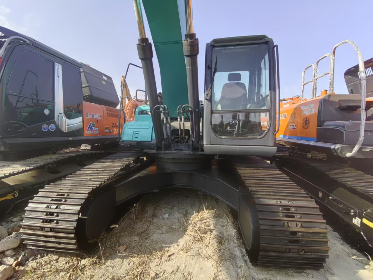 KOBELCO SK210-8 - 미니 굴삭기 : 사진 2 KOBELCO SK210-8 - 미니 굴삭기 : 사진 2