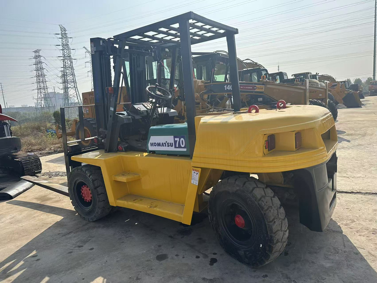 KOMATSU 7-ton - 디젤 지게차 : 사진 1 KOMATSU 7-ton - 디젤 지게차 : 사진 1
