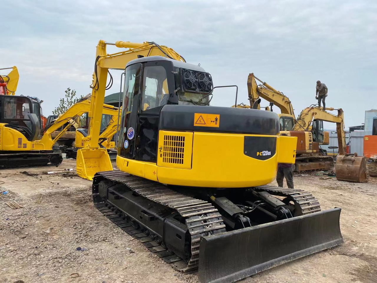 KOMATSU PC128US - 크롤러 굴삭기 : 사진 3 KOMATSU PC128US - 크롤러 굴삭기 : 사진 3