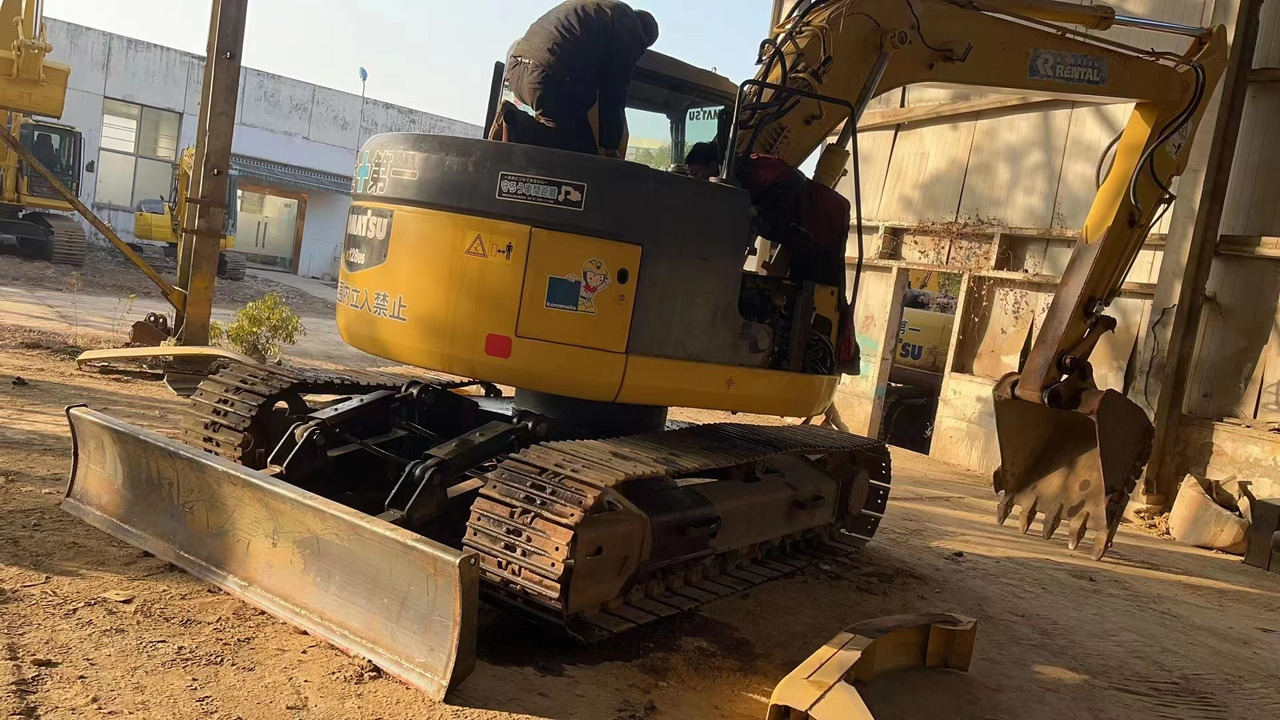 KOMATSU PC138US - 크롤러 굴삭기 : 사진 1 KOMATSU PC138US - 크롤러 굴삭기 : 사진 1