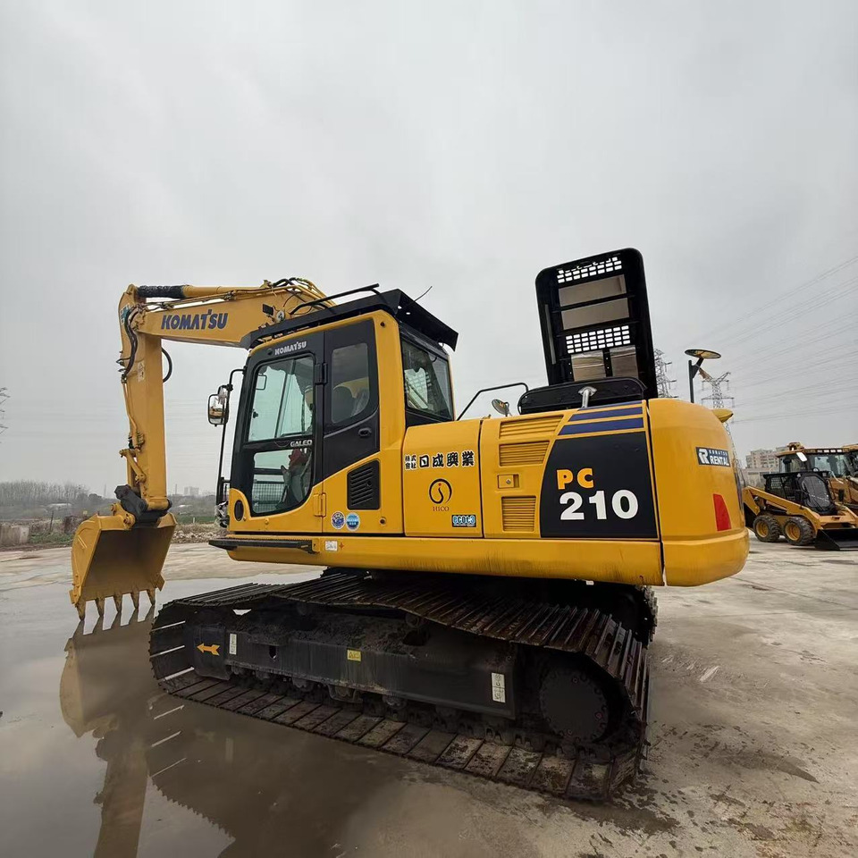 KOMATSU PC210-8 - 크롤러 굴삭기 : 사진 1 KOMATSU PC210-8 - 크롤러 굴삭기 : 사진 1
