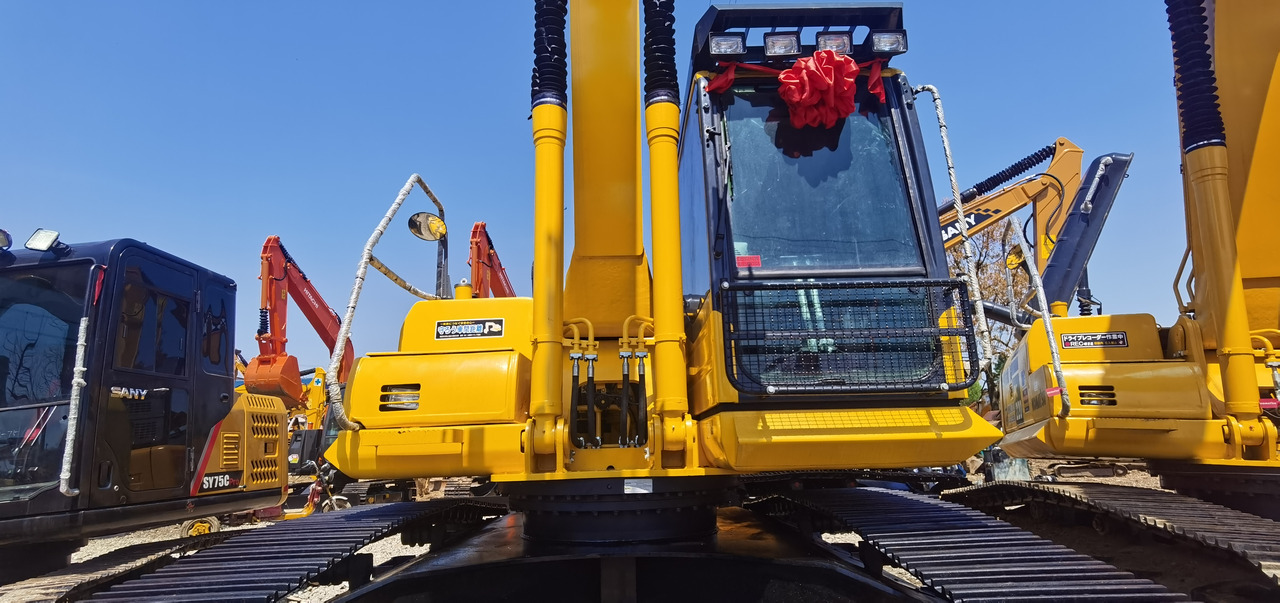 KOMATSU PC240-8 - 크롤러 굴삭기 : 사진 2 KOMATSU PC240-8 - 크롤러 굴삭기 : 사진 2
