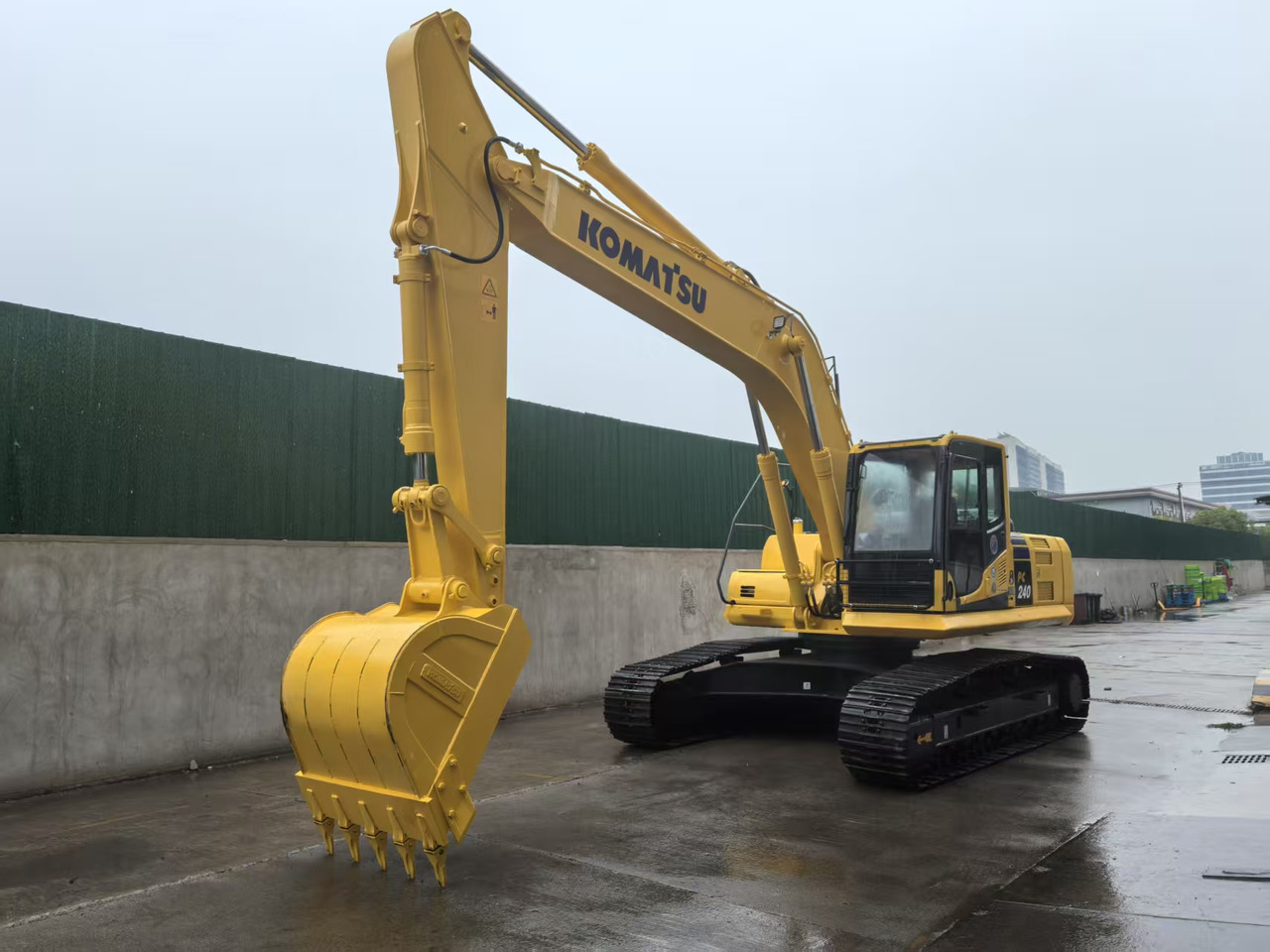 KOMATSU PC240LC-8M0 - 크롤러 굴삭기 : 사진 3 KOMATSU PC240LC-8M0 - 크롤러 굴삭기 : 사진 3