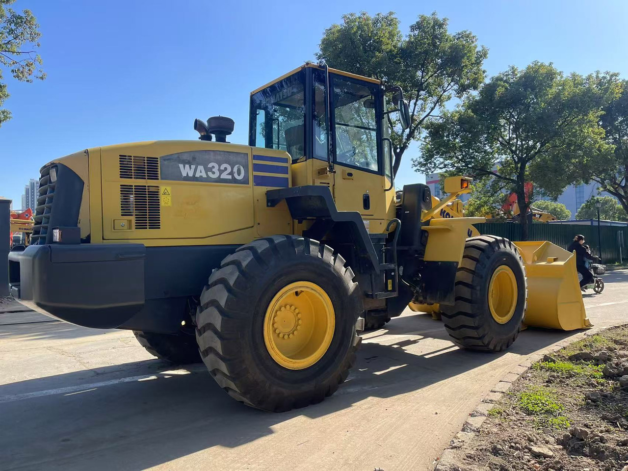 KOMATSU WA320-5 - 휠 로더 : 사진 4 KOMATSU WA320-5 - 휠 로더 : 사진 4