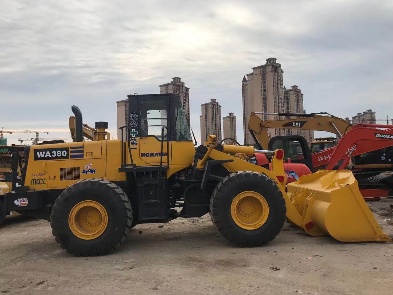 KOMATSU WA380-3 - 휠 로더 : 사진 3 KOMATSU WA380-3 - 휠 로더 : 사진 3