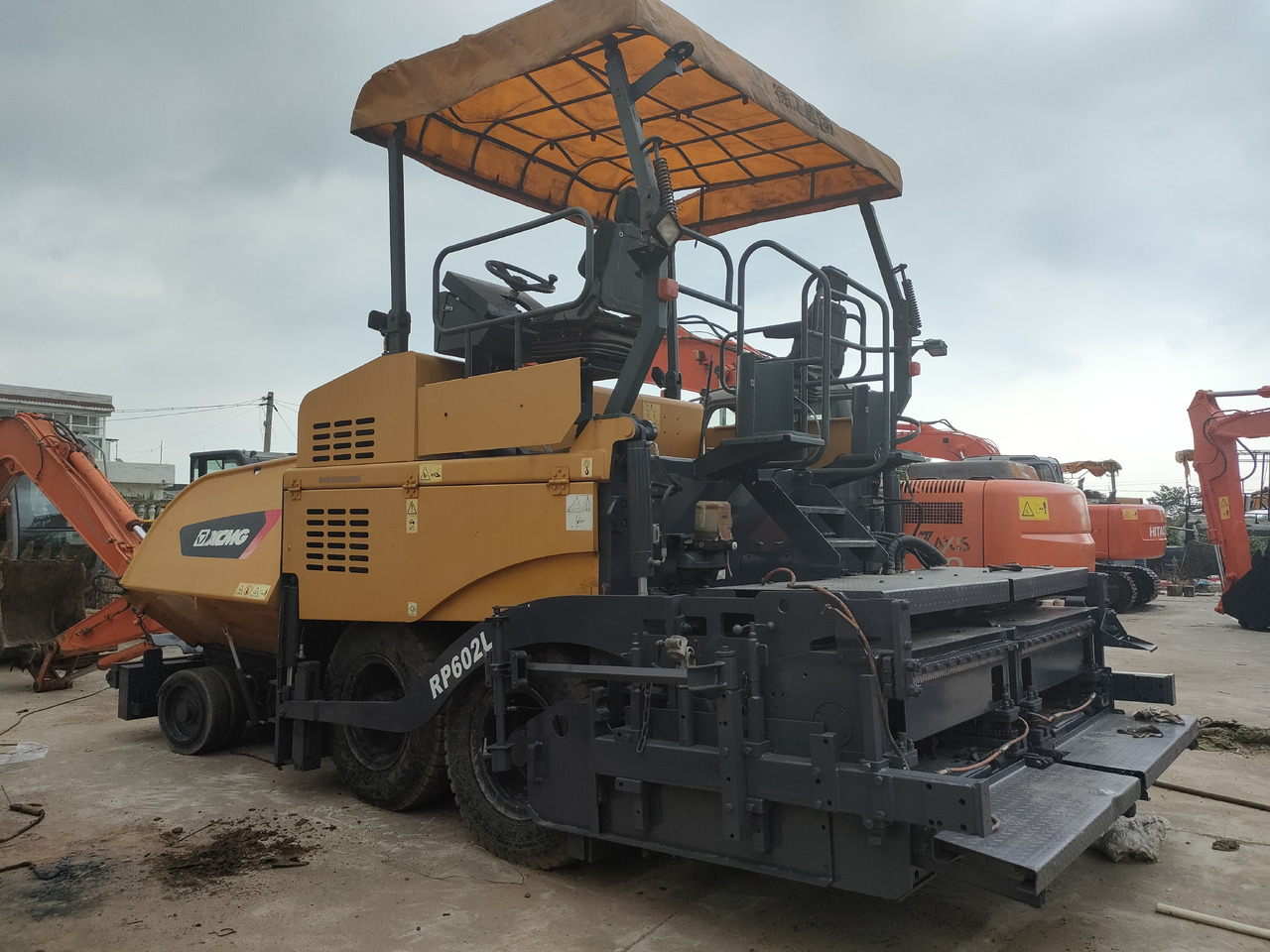 XCMG RP602L - 아스팔트 포장기 : 사진 1 XCMG RP602L - 아스팔트 포장기 : 사진 1
