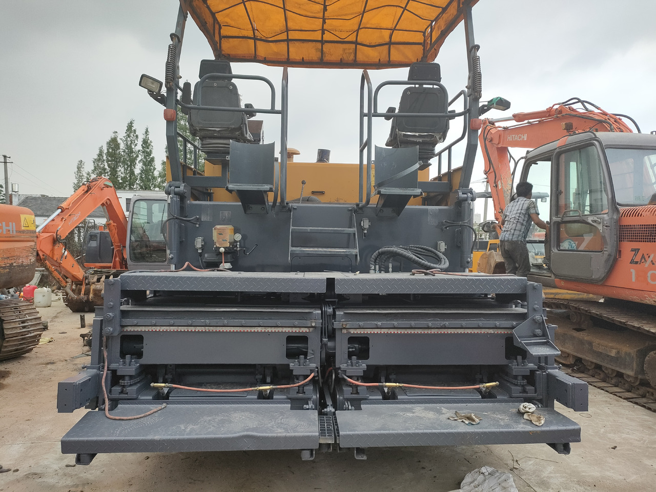 XCMG RP602L - 아스팔트 포장기 : 사진 3 XCMG RP602L - 아스팔트 포장기 : 사진 3