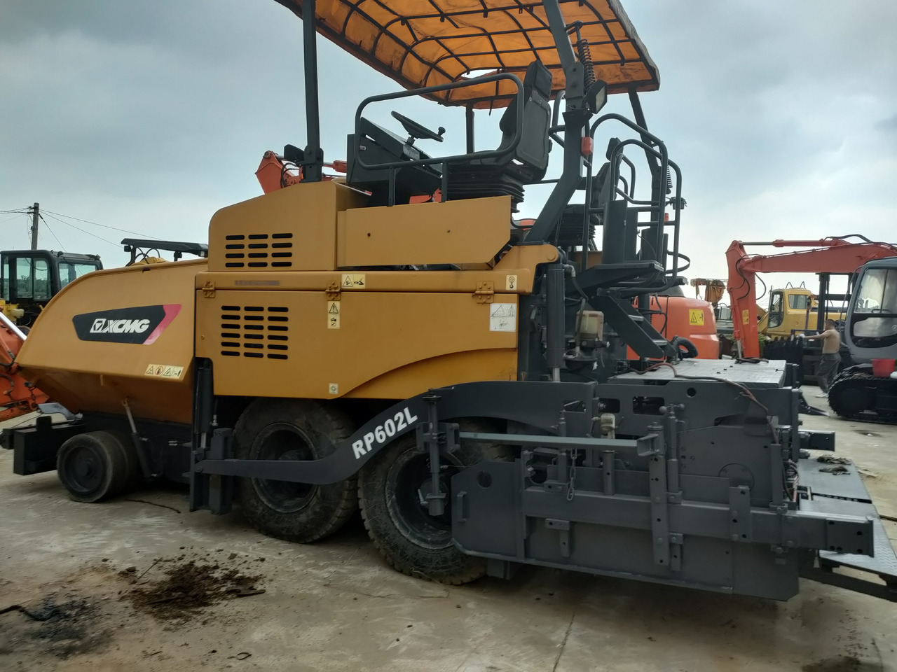 XCMG RP602L - 아스팔트 포장기 : 사진 2 XCMG RP602L - 아스팔트 포장기 : 사진 2