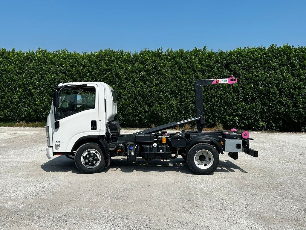 ISUZU P75 NUOVO SCARRABILE - 후크 리프트 트럭 : 사진 2 ISUZU P75 NUOVO SCARRABILE - 후크 리프트 트럭 : 사진 2