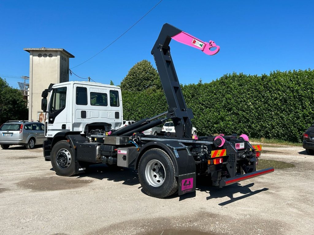 IVECO EUROCARGO 180E32K NUOVO SCARRABILE - 후크 리프트 트럭 : 사진 4 IVECO EUROCARGO 180E32K NUOVO SCARRABILE - 후크 리프트 트럭 : 사진 4