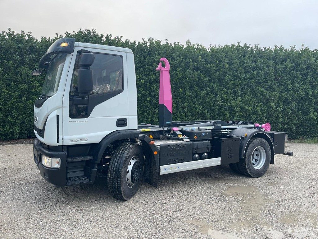 IVECO EUROCARGO 180K32 SCARRABILE NUOVO - 후크 리프트 트럭 : 사진 2 IVECO EUROCARGO 180K32 SCARRABILE NUOVO - 후크 리프트 트럭 : 사진 2