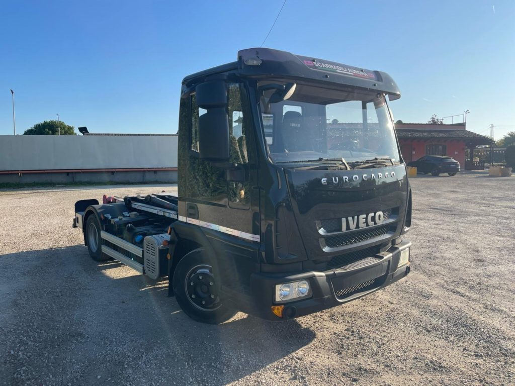 IVECO EUROCARGO 75E18 CON SCARRABILE NUOVO - 후크 리프트 트럭 : 사진 1 IVECO EUROCARGO 75E18 CON SCARRABILE NUOVO - 후크 리프트 트럭 : 사진 1