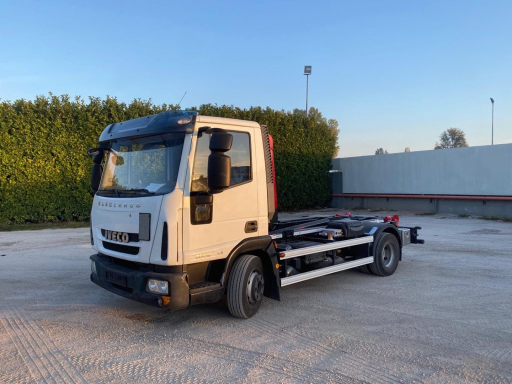 IVECO EUROCARGO 80 E18 CON IMPIANTO SCARRABILE NUO - 후크 리프트 트럭 : 사진 3 IVECO EUROCARGO 80 E18 CON IMPIANTO SCARRABILE NUO - 후크 리프트 트럭 : 사진 3
