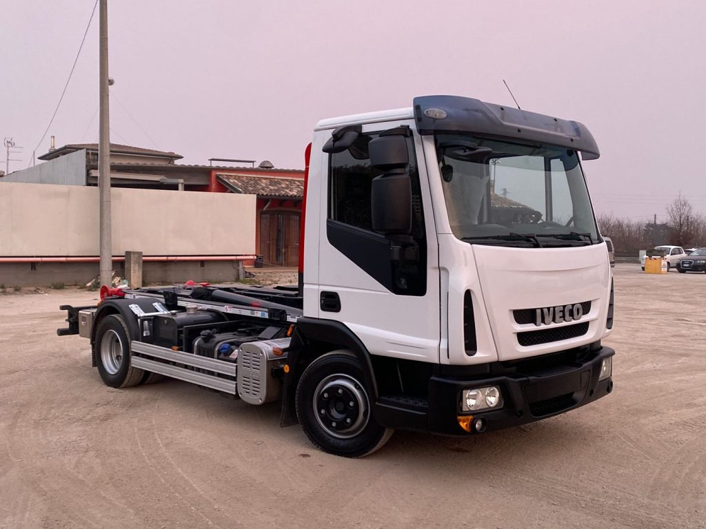 IVECO EUROCARGO 80 E18 CON IMPIANTO SCARRABILE NUO - 후크 리프트 트럭 : 사진 1 IVECO EUROCARGO 80 E18 CON IMPIANTO SCARRABILE NUO - 후크 리프트 트럭 : 사진 1