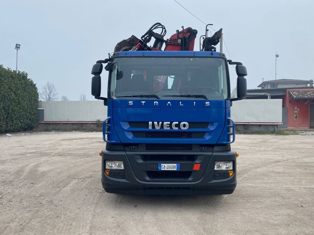 IVECO STRALIS 260.450 SCARRABILE CON GRU - 후크 리프트 트럭 : 사진 2 IVECO STRALIS 260.450 SCARRABILE CON GRU - 후크 리프트 트럭 : 사진 2