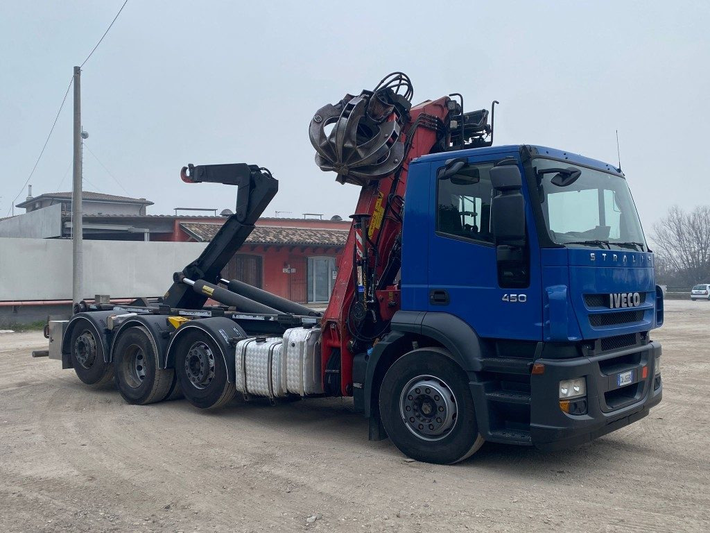 IVECO STRALIS 260.450 SCARRABILE CON GRU - 후크 리프트 트럭 : 사진 1 IVECO STRALIS 260.450 SCARRABILE CON GRU - 후크 리프트 트럭 : 사진 1