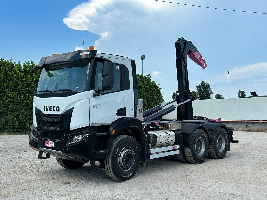 IVECO TRAKKER T-WAY AD380T NUOVO SCARRABILE - 후크 리프트 트럭 : 사진 1 IVECO TRAKKER T-WAY AD380T NUOVO SCARRABILE - 후크 리프트 트럭 : 사진 1