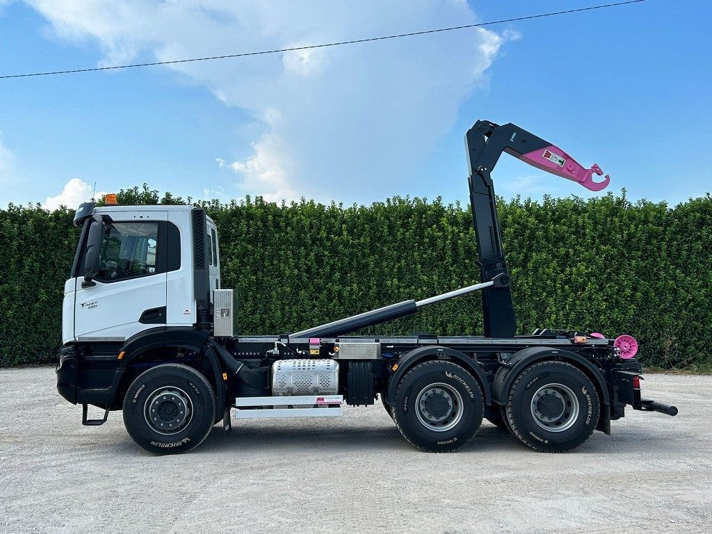 IVECO TRAKKER T-WAY AD380T NUOVO SCARRABILE - 후크 리프트 트럭 : 사진 2 IVECO TRAKKER T-WAY AD380T NUOVO SCARRABILE - 후크 리프트 트럭 : 사진 2