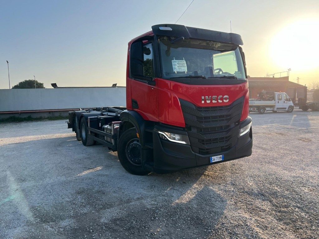 IVECO X-WAY AD260 NUOVO TARGATO SCARRABILE - 후크 리프트 트럭 : 사진 2 IVECO X-WAY AD260 NUOVO TARGATO SCARRABILE - 후크 리프트 트럭 : 사진 2