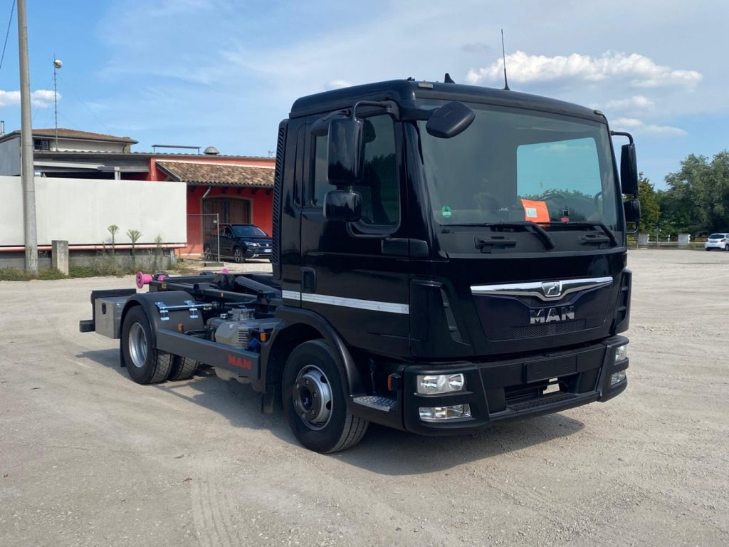 MAN TGL 12.220 CON SCARRABILE NUOVO - 후크 리프트 트럭 : 사진 1 MAN TGL 12.220 CON SCARRABILE NUOVO - 후크 리프트 트럭 : 사진 1