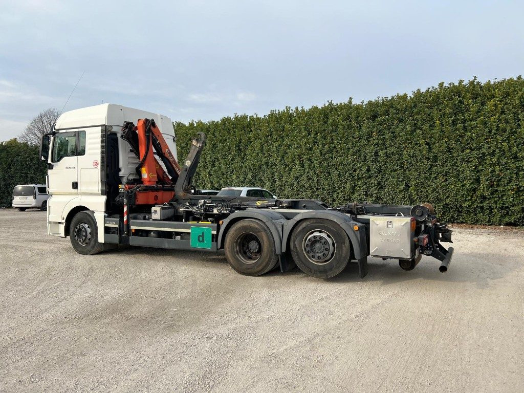 MAN TGX 26.480 SCARRABILE CON GRU DIETRO CABINA - 후크 리프트 트럭 : 사진 4 MAN TGX 26.480 SCARRABILE CON GRU DIETRO CABINA - 후크 리프트 트럭 : 사진 4
