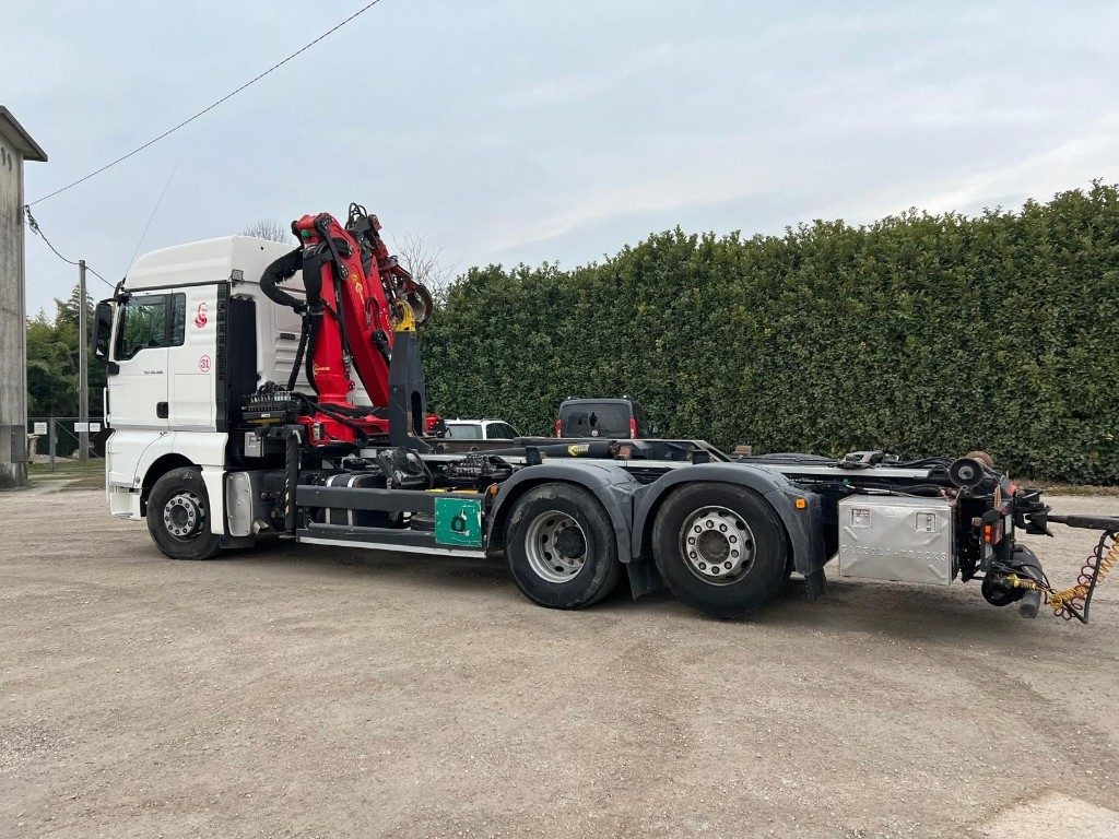 MAN TGX 26.480 SCARRABILE CON GRU - 후크 리프트 트럭 : 사진 4 MAN TGX 26.480 SCARRABILE CON GRU - 후크 리프트 트럭 : 사진 4