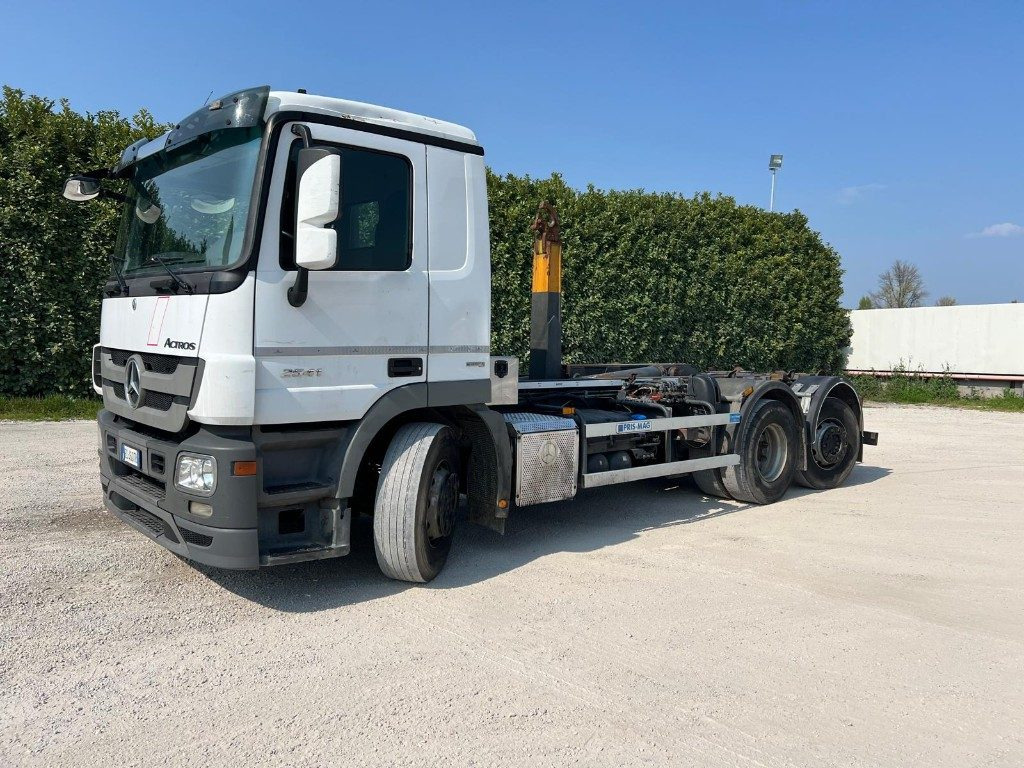 MERCEDES-BENZ MERCEDES ACTROS 25.41 SCARRABILE - 후크 리프트 트럭 : 사진 1 MERCEDES-BENZ MERCEDES ACTROS 25.41 SCARRABILE - 후크 리프트 트럭 : 사진 1