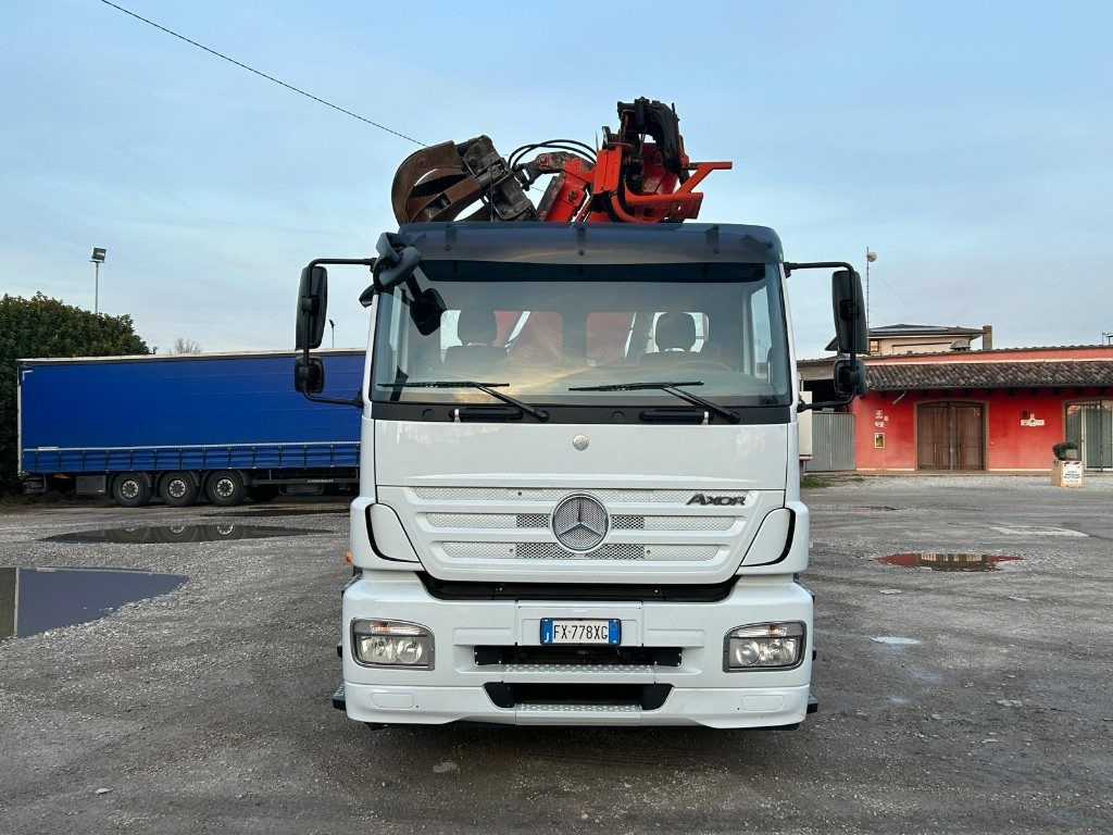 MERCEDES-BENZ MERCEDES AXOR 2533 SCARRABILE CON GRU E POLIPO - 후크 리프트 트럭 : 사진 1 MERCEDES-BENZ MERCEDES AXOR 2533 SCARRABILE CON GRU E POLIPO - 후크 리프트 트럭 : 사진 1