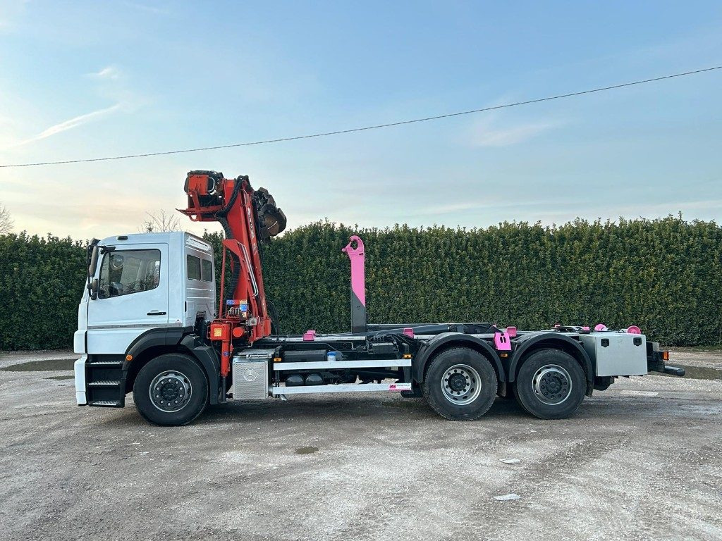MERCEDES-BENZ MERCEDES AXOR 2533 SCARRABILE CON GRU E POLIPO - 후크 리프트 트럭 : 사진 5 MERCEDES-BENZ MERCEDES AXOR 2533 SCARRABILE CON GRU E POLIPO - 후크 리프트 트럭 : 사진 5