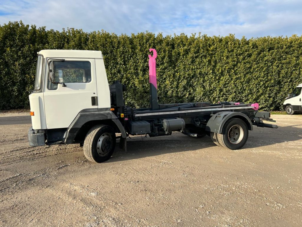 NISSAN 130/115 SCARRABILE - 후크 리프트 트럭 : 사진 2 NISSAN 130/115 SCARRABILE - 후크 리프트 트럭 : 사진 2