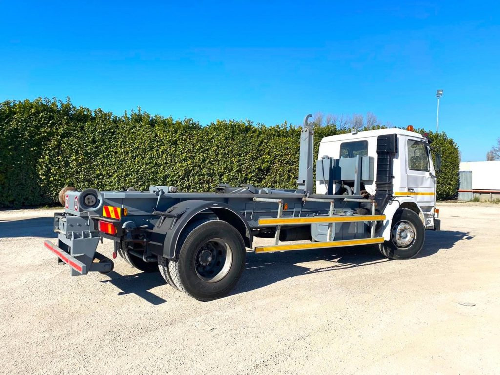 SCANIA H82 SCARRABILE BALESTRATO ANTERIORE E POSTE - 후크 리프트 트럭 : 사진 4 SCANIA H82 SCARRABILE BALESTRATO ANTERIORE E POSTE - 후크 리프트 트럭 : 사진 4