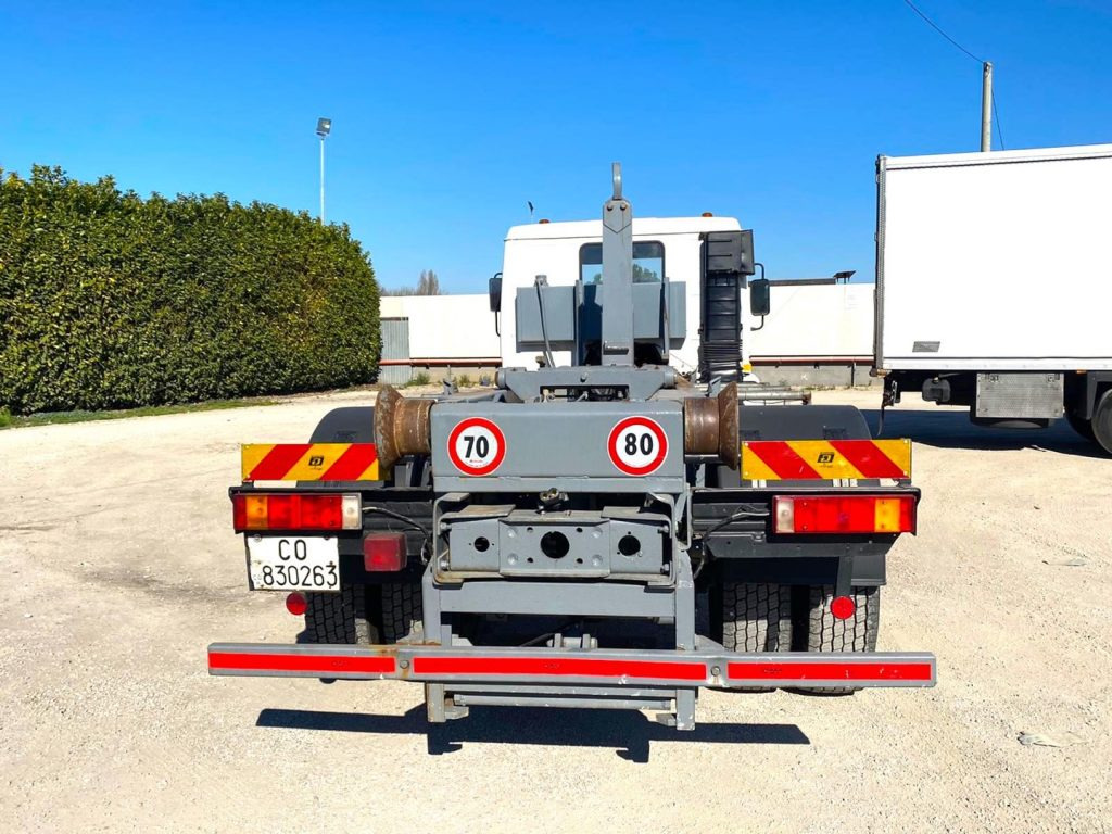 SCANIA H82 SCARRABILE BALESTRATO ANTERIORE E POSTE - 후크 리프트 트럭 : 사진 3 SCANIA H82 SCARRABILE BALESTRATO ANTERIORE E POSTE - 후크 리프트 트럭 : 사진 3