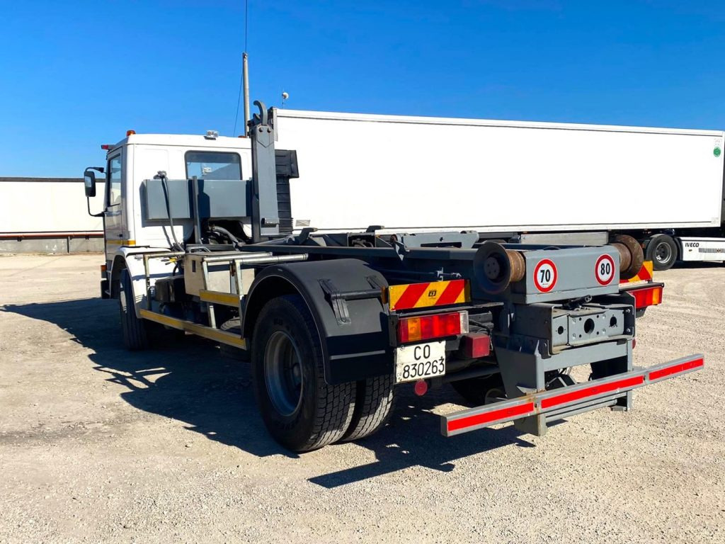 SCANIA H82 SCARRABILE BALESTRATO ANTERIORE E POSTE - 후크 리프트 트럭 : 사진 5 SCANIA H82 SCARRABILE BALESTRATO ANTERIORE E POSTE - 후크 리프트 트럭 : 사진 5