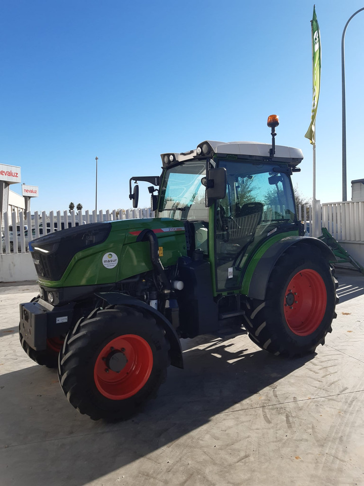 Fendt 211P - 장궤형 트랙터 : 사진 2 Fendt 211P - 장궤형 트랙터 : 사진 2