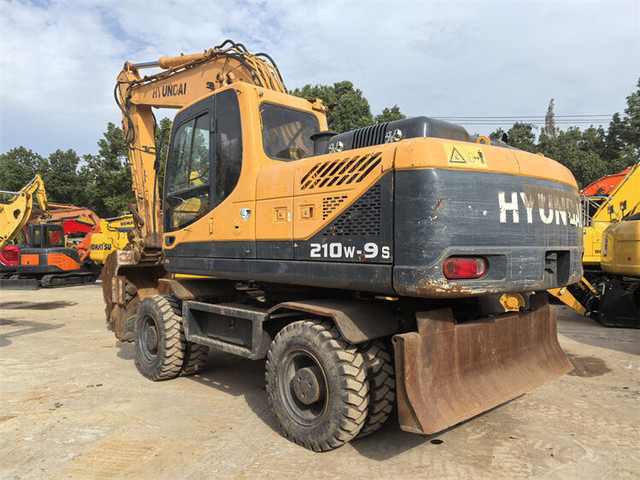 Hyundai R210W-9S - 휠 굴삭기 : 사진 3 Hyundai R210W-9S - 휠 굴삭기 : 사진 3