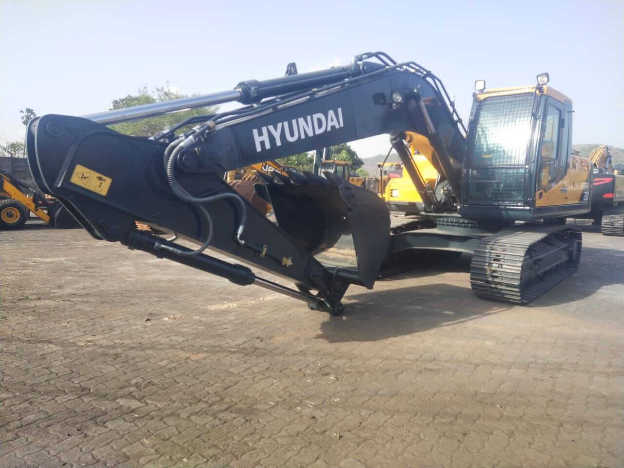 New Hyundai R210 tracked excavator - 크롤러 굴삭기 : 사진 1 New Hyundai R210 tracked excavator - 크롤러 굴삭기 : 사진 1