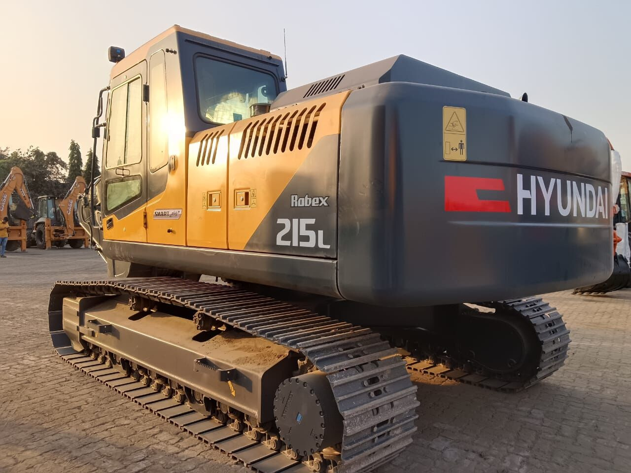 New Hyundai R215L tracked excavator - 크롤러 굴삭기 : 사진 4 New Hyundai R215L tracked excavator - 크롤러 굴삭기 : 사진 4
