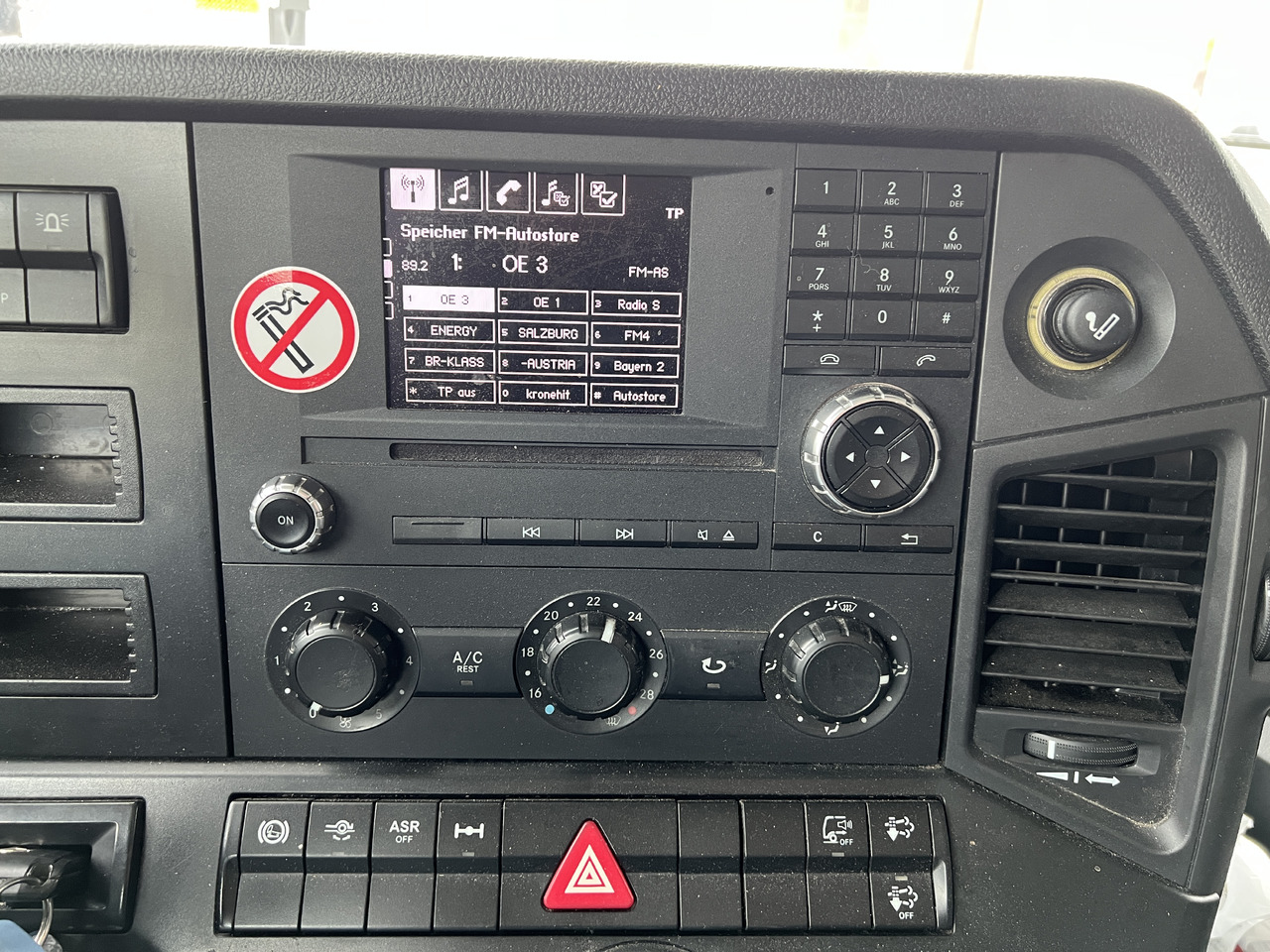 리스 MERCEDES-BENZ ANTOS  1832 Getränkw.  LBW | Klima |  EURO 6 MERCEDES-BENZ ANTOS  1832 Getränkw.  LBW | Klima |  EURO 6 : 사진 23