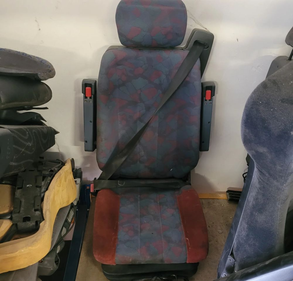 FOTEL KIEROWCY MERCEDES ATEGO CHWALIM116 - 좌석 트럭 용 : 사진 1 FOTEL KIEROWCY MERCEDES ATEGO CHWALIM116 - 좌석 트럭 용 : 사진 1